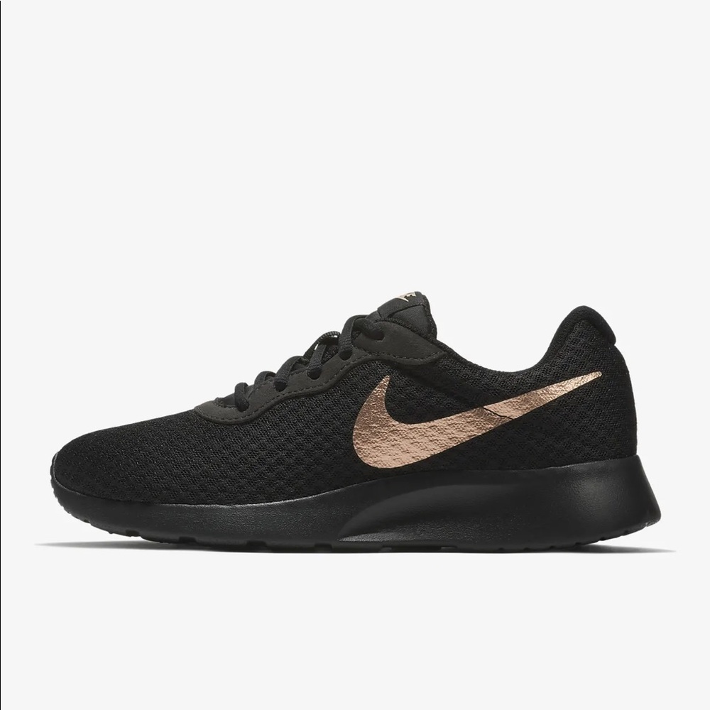 Nike Tanjun